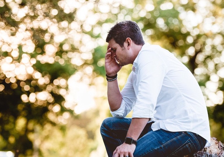 El hombre que ora… levanta su casa